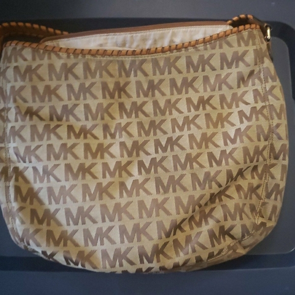 Micheal Kors Bag - Picture 2 of 2
